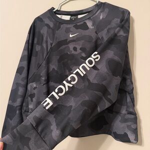 Nike Soulcycle Women's Black & Charcoal Camo Cropped Crew Sweatshirt